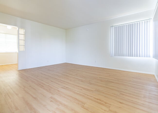 Photo - 667 Levering Ave