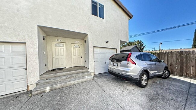 Photo - 630 1/2 W 79th St