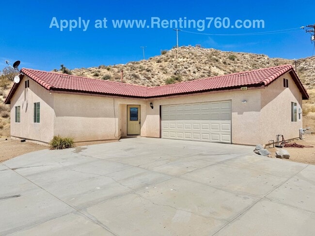 Building Photo - 3 Bed 2 Bath Home With Scenic Desert Views