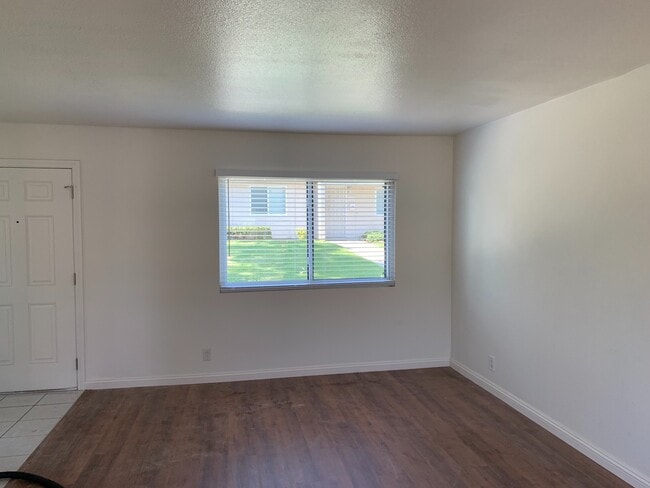 Photo - 3 Bedrooms, 2.5 Bath Townhome for Lease in Ontario with Water & Trash Included