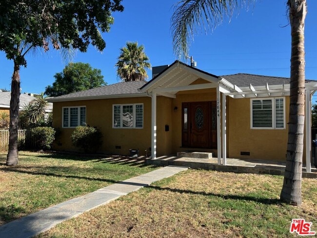 Building Photo - 17844 Hartland St Rental