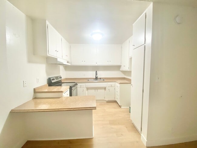 Photo - Cozy 1 bedroom unit located in Canoga Park! Unit 106