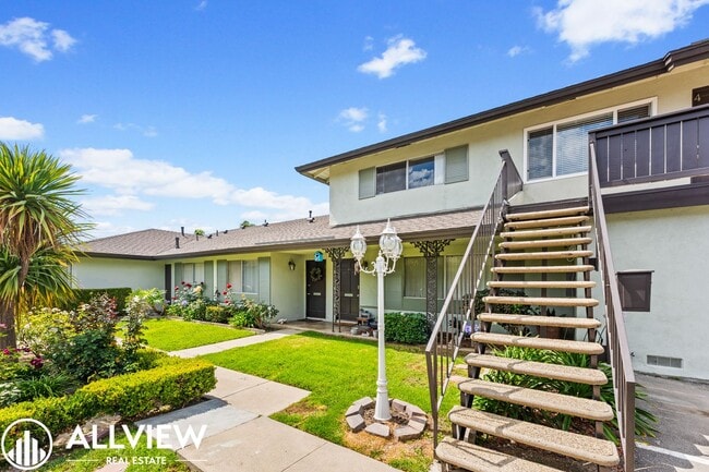 Photo - 16682 Bartlett Ln Unit 4