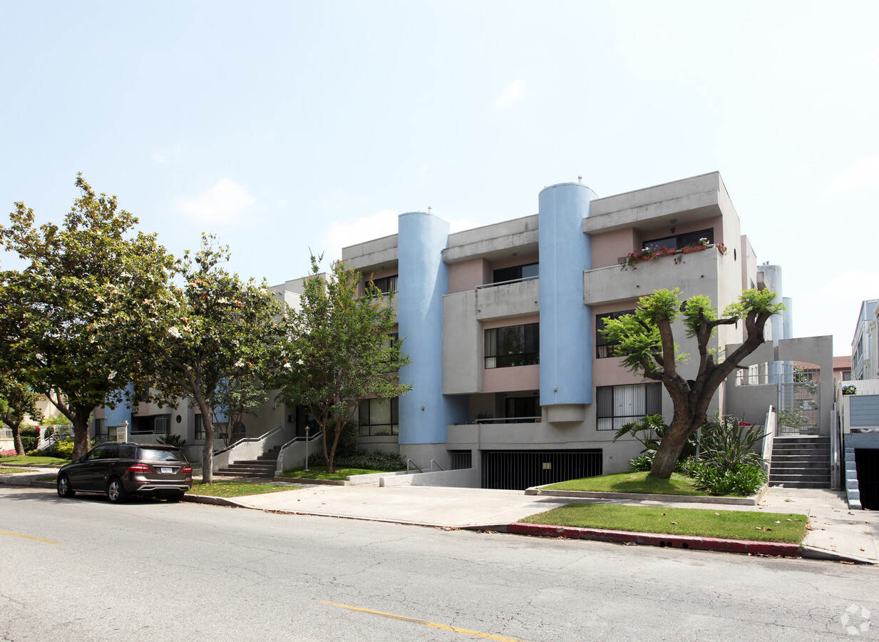 550 West Stocker Street Apartments - 550 West Stocker Street Apartments