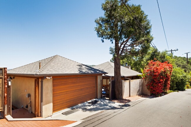 Photo - 21071 Waveview Dr House