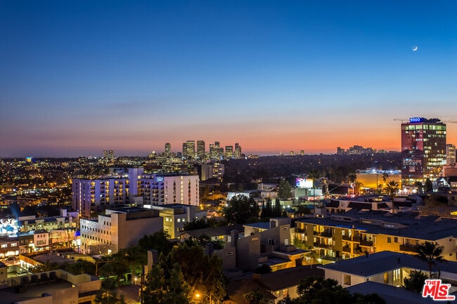 Building Photo - 8787 Shoreham Dr Unit 610