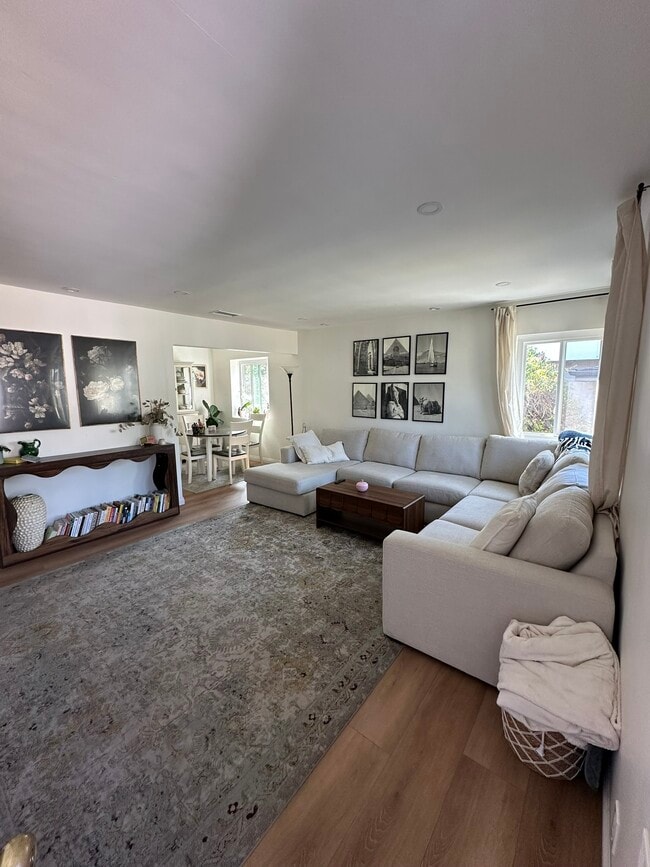 Photo - 3279 Glendon Ave