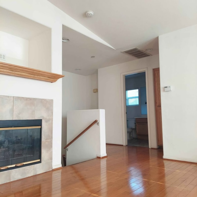 Photo - 139 Elora Ln