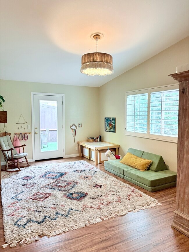 Photo - 709 Bozanich Cir Unit 1