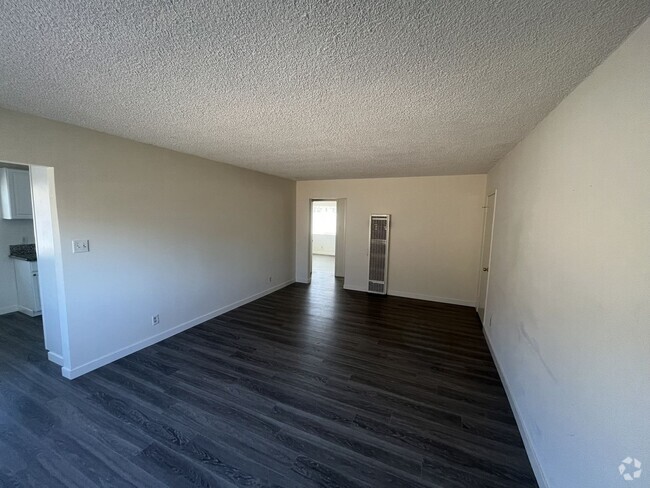 Building Photo - 1335 Lemon St Unit #A Rental
