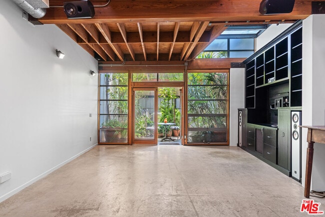 Building Photo - 1130 5th Ave Rental