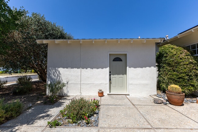 Building Photo - 7246 Hatillo Ave Rental