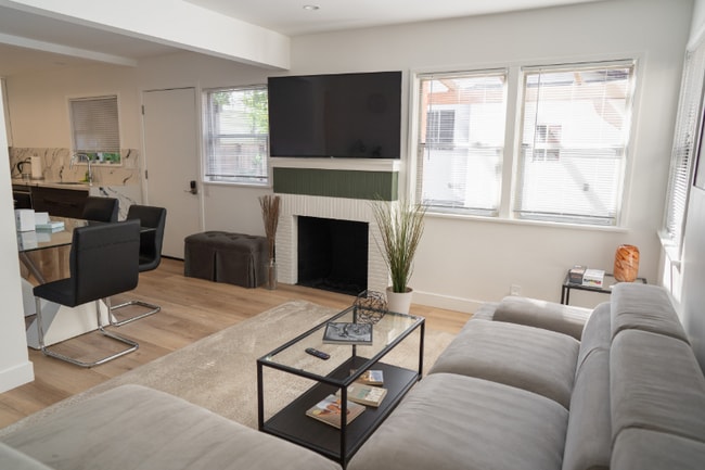 Photo - 10863 Kling St