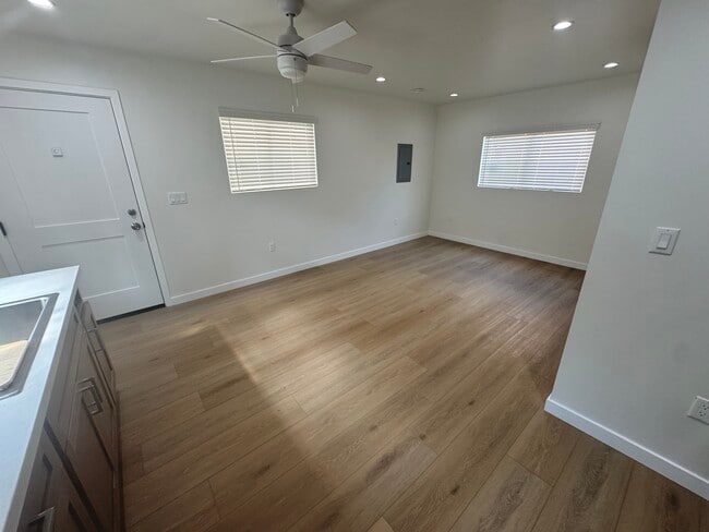 Photo - 1839 Lowe St