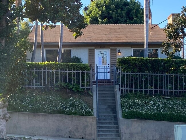 Photo - 1107 Maple St