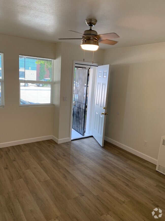 Building Photo - 8765 S San Pedro St Unit 3 Rental
