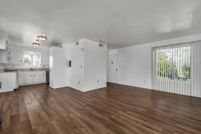 Photo - 2818 W 235th St