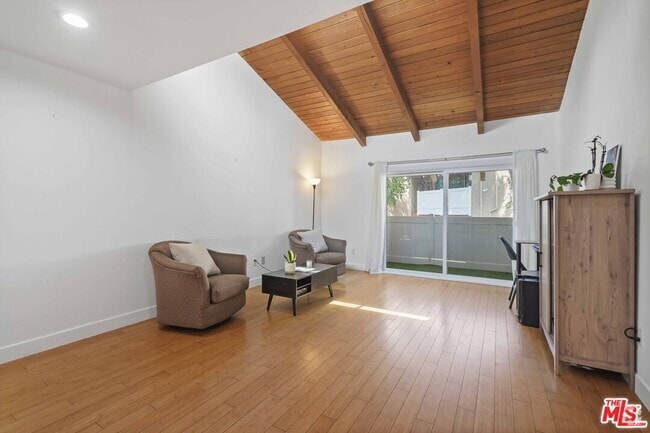 Building Photo - 10331 Lindley Ave Unit 218 Rental