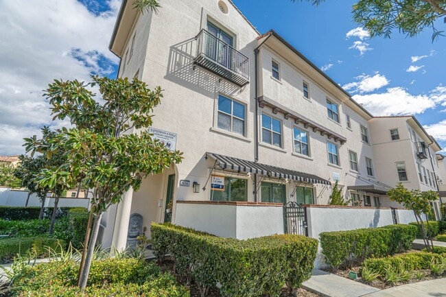 Photo - Unique 4-Bedroom, 3-story Live/Work Townhouse in the lushly landscaped Villa Metro Community!