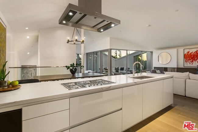 Photo - 8600 Wilshire Blvd Unit TH 3