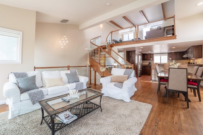 Photo - 1107 Loma Dr Townhome
