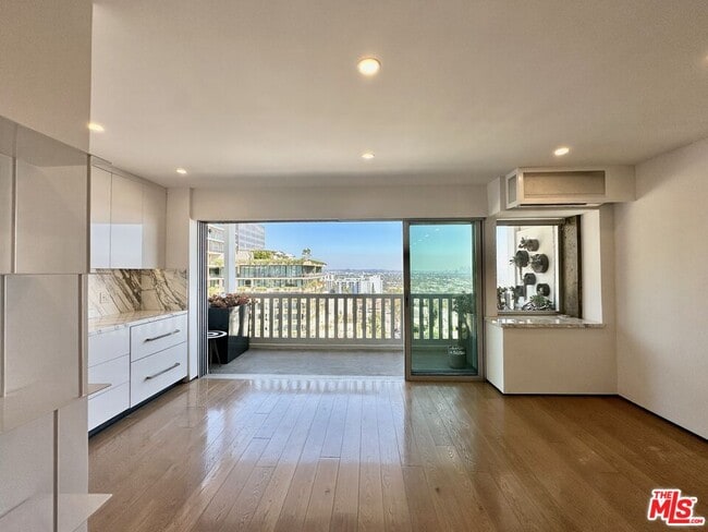 Building Photo - 999 N Doheny Dr Unit 1005