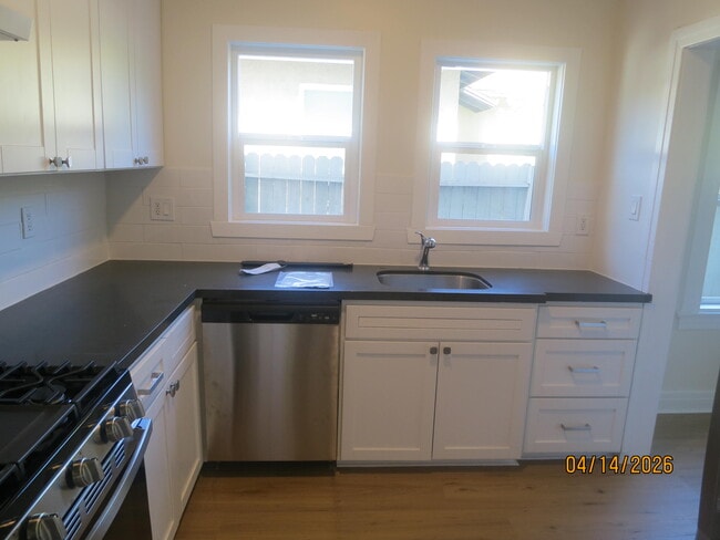 Photo - 2045 S Harcourt Ave Unit 2045 S Harcourt Ave