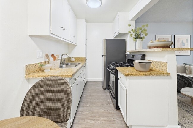 Photo - Roscoe Terrace