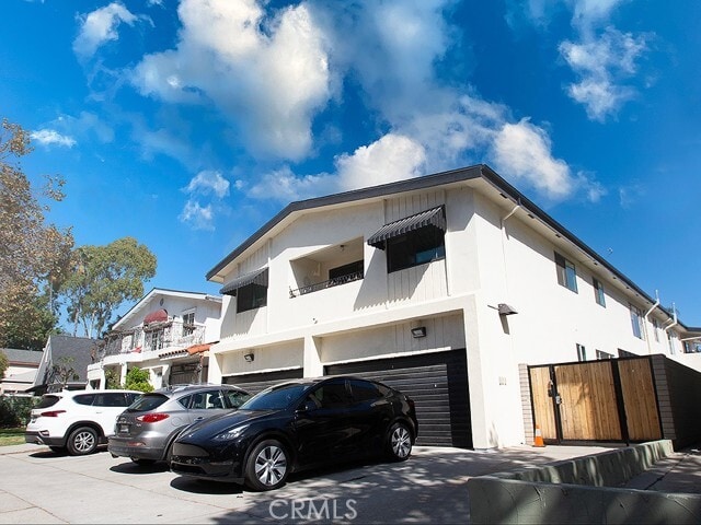 Building Photo - 612 N Sycamore Ave Unit 3