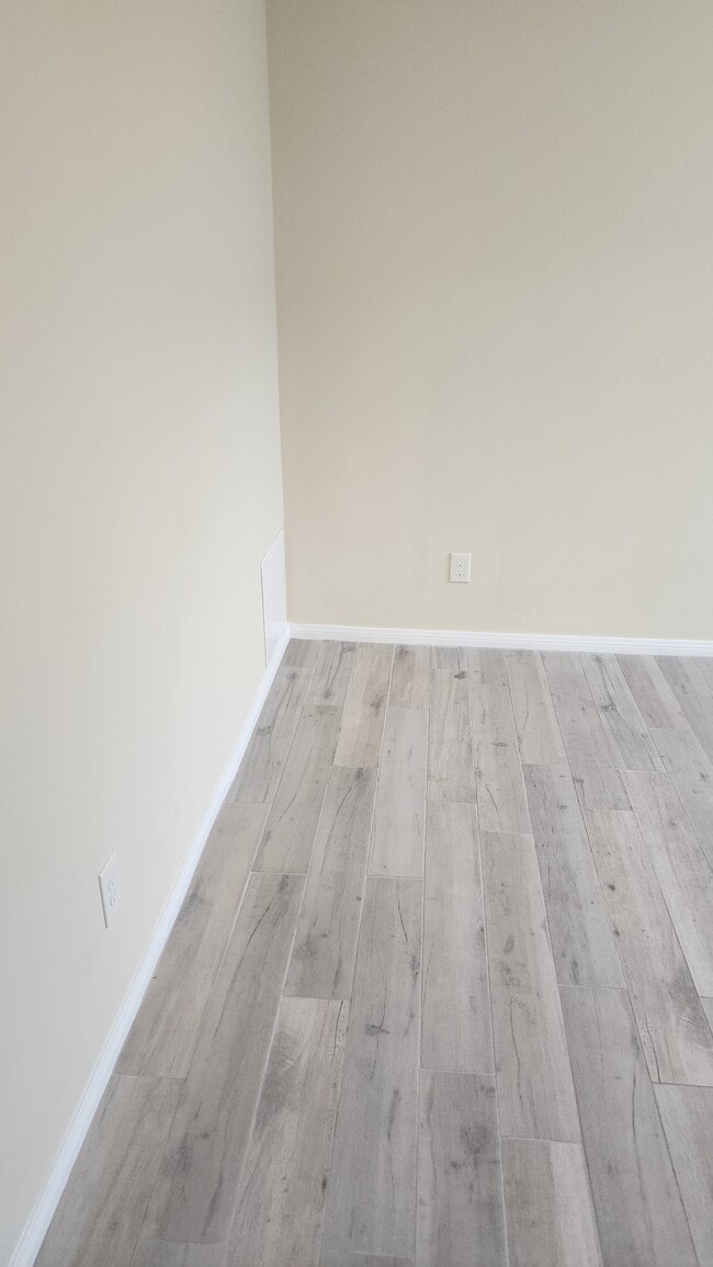 Photo - 1043 W 107th St Unit 107th