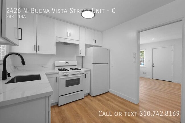 Building Photo - 2426 N Buena Vista St Unit C