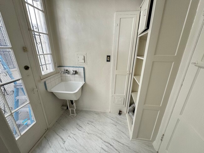 Photo - 422 S Detroit St Unit 422