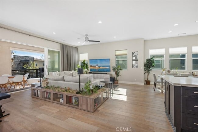 Photo - 227 Follyhatch