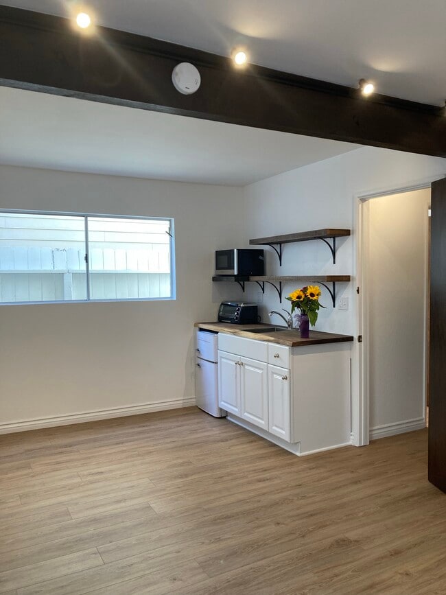 Photo - 292 Rossmore Dr Unit #B