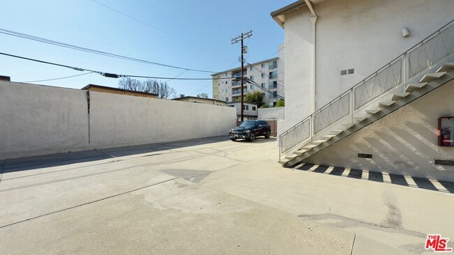 Photo - 975 S Kingsley Dr Unit 6