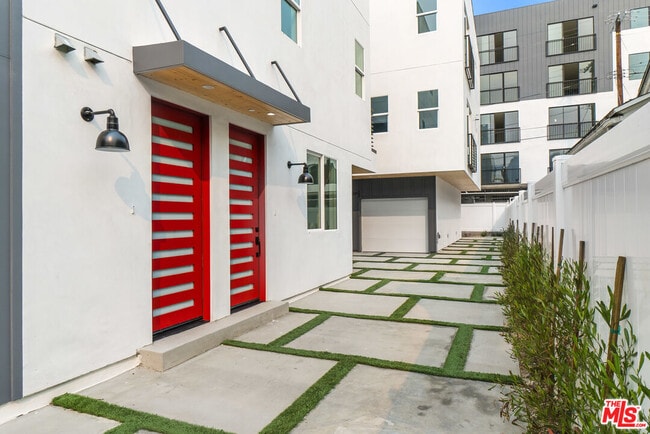 Photo - 522 Wilton Pl