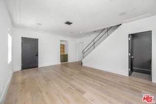 Photo - 107 Flores St