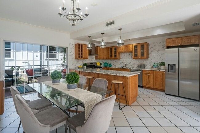 Photo - 2006 Aviation Way Unit 5