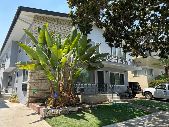 Building Photo - 325 S Doheny Dr Rental