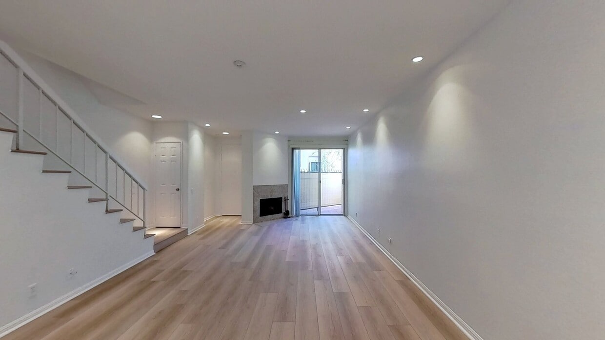 3D Tour - 2405 34th St Townhome