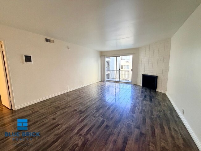 Photo - 12325 Chandler Blvd Unit 208