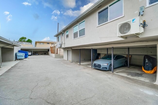 Covered parking - Urban Comfort Meets Connectivity in Downto...