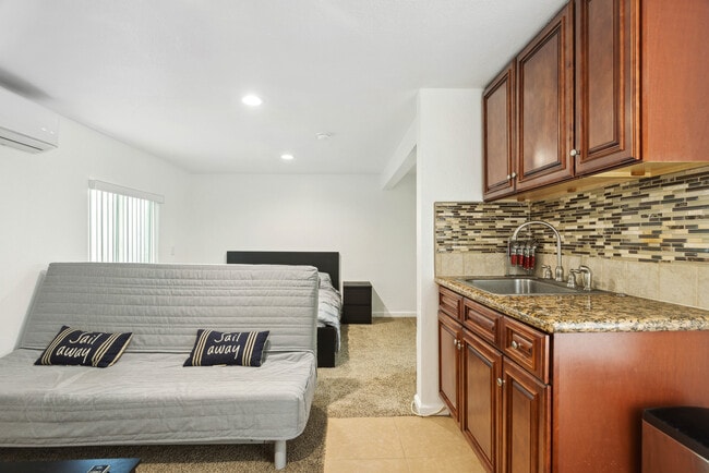 Photo - 1238 S Mullen Ave Unit Studio