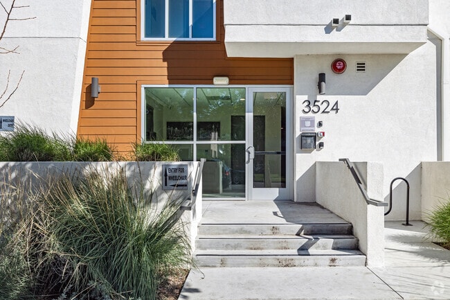 Front Entrance - 3524 Chesapeake Ave