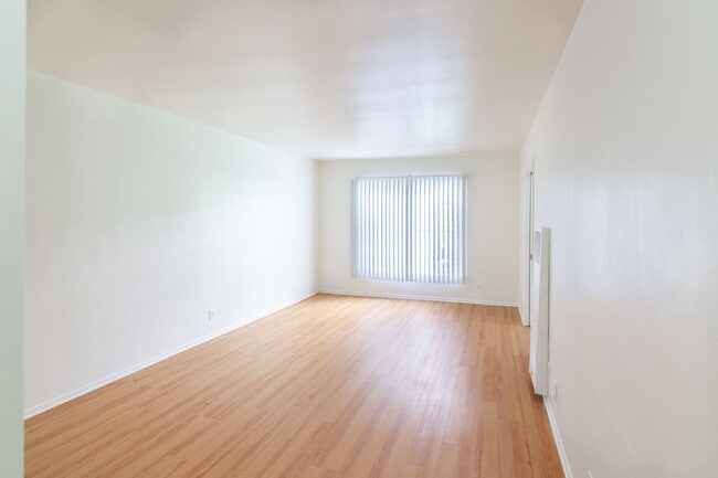 Photo - 729 Gayley Ave Unit 204