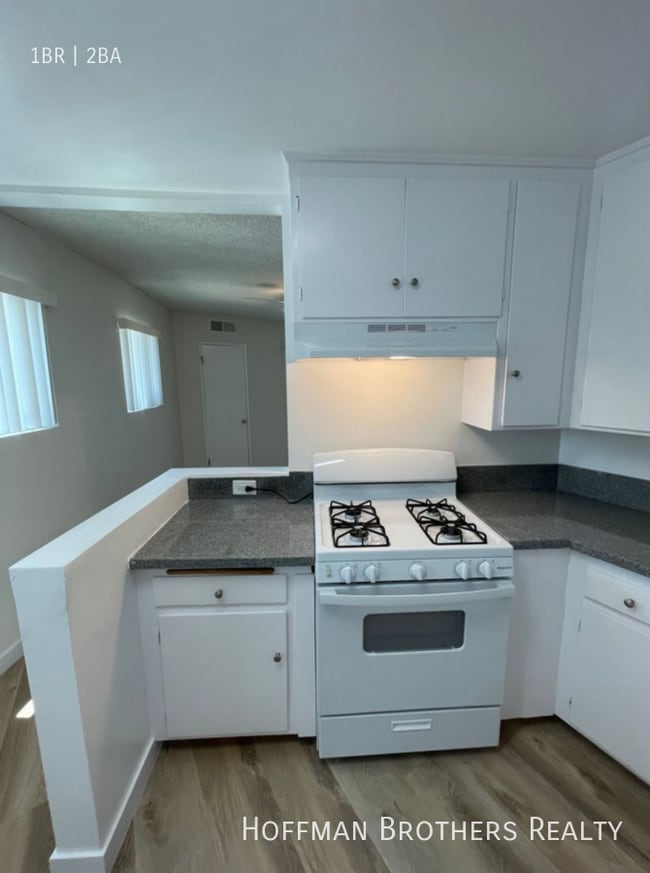 Photo - 6039 Whitsett Ave Unit 202