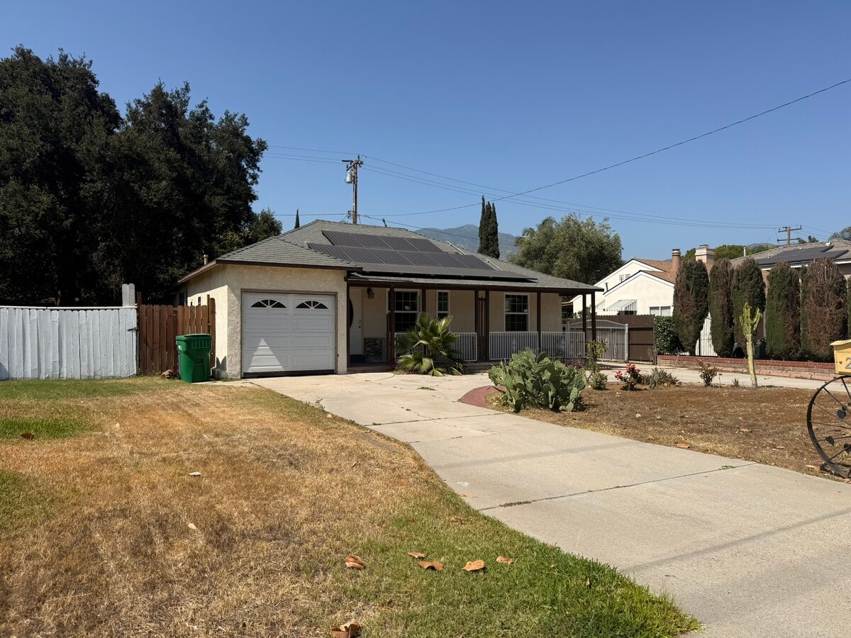 Photo - 251 E Colorado Blvd House
