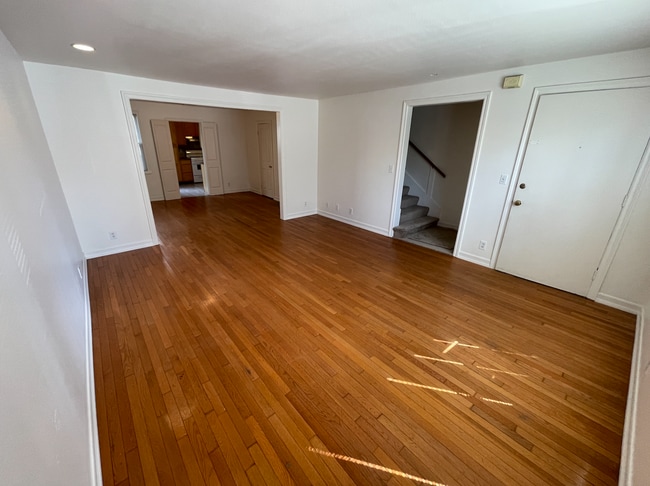 Building Photo - 454 Olive St