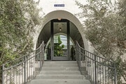 Entrance - Larchmont Villas