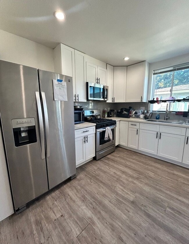 Photo - Private Bedroom w Personal Bathroom & Shower, shared student-oriented space Unit 202 Balcony WH (unfurnished)